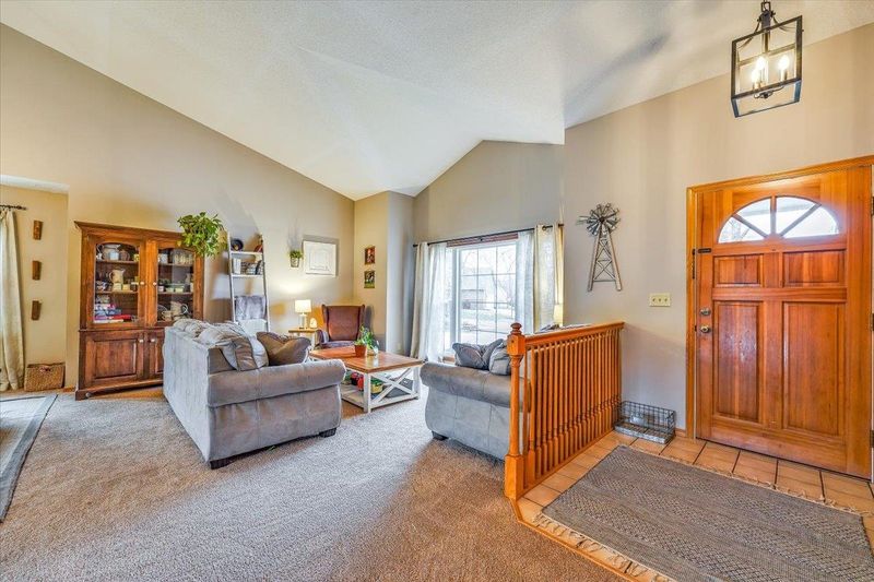 135 S Valley Stream Dr, Derby, KS 67037