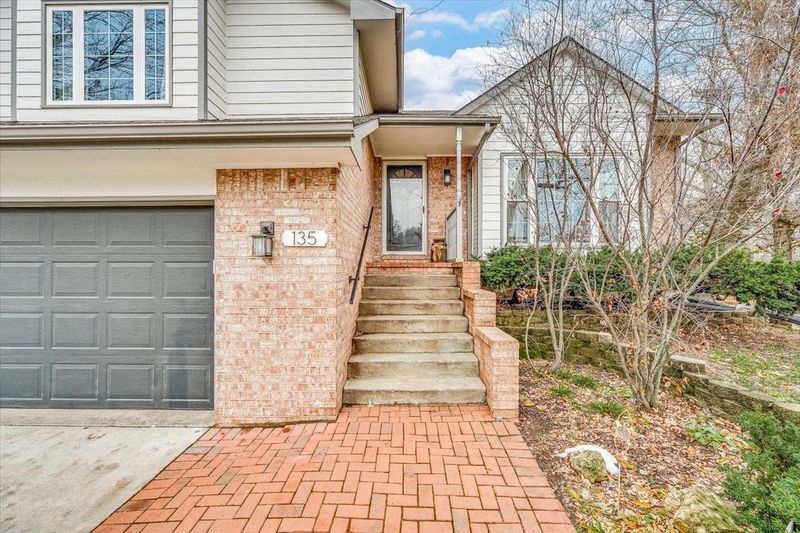135 S Valley Stream Dr, Derby, KS 67037