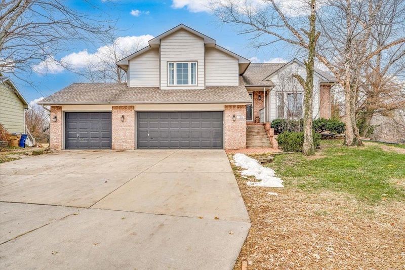 135 S Valley Stream Dr, Derby, KS 67037