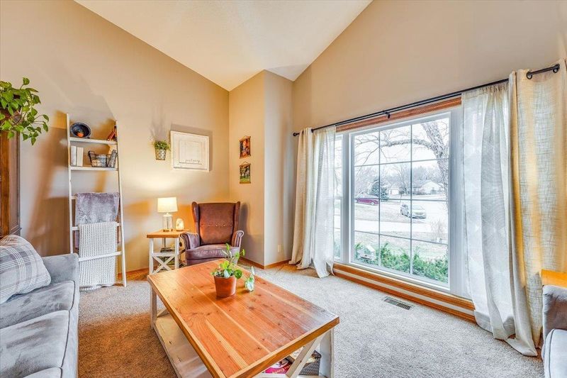 135 S Valley Stream Dr, Derby, KS 67037