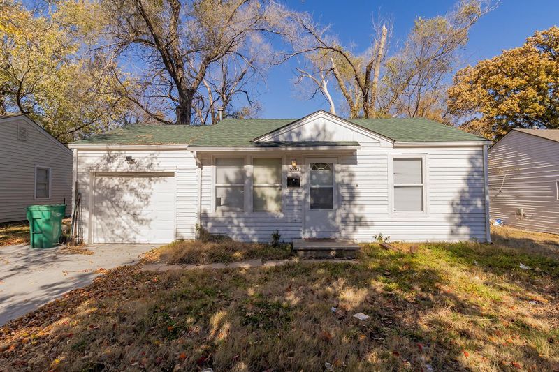 5802 E Harry St, Wichita, KS 67218