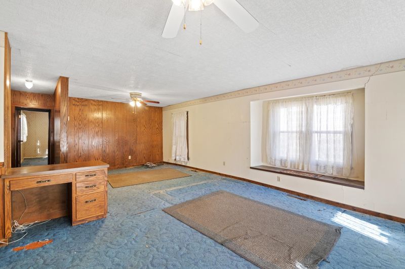 618 E 7th St, Newton, KS 67114-2808
