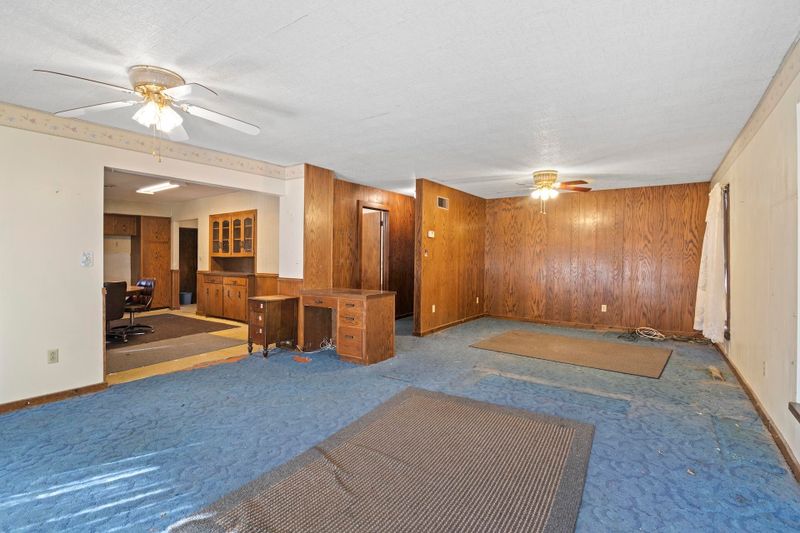 618 E 7th St, Newton, KS 67114-2808