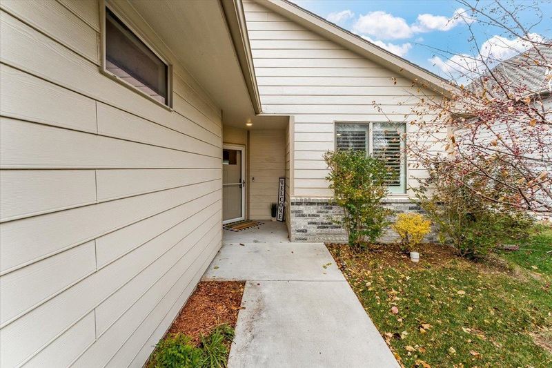 8044 E Windwood Ct, Wichita, KS 67226