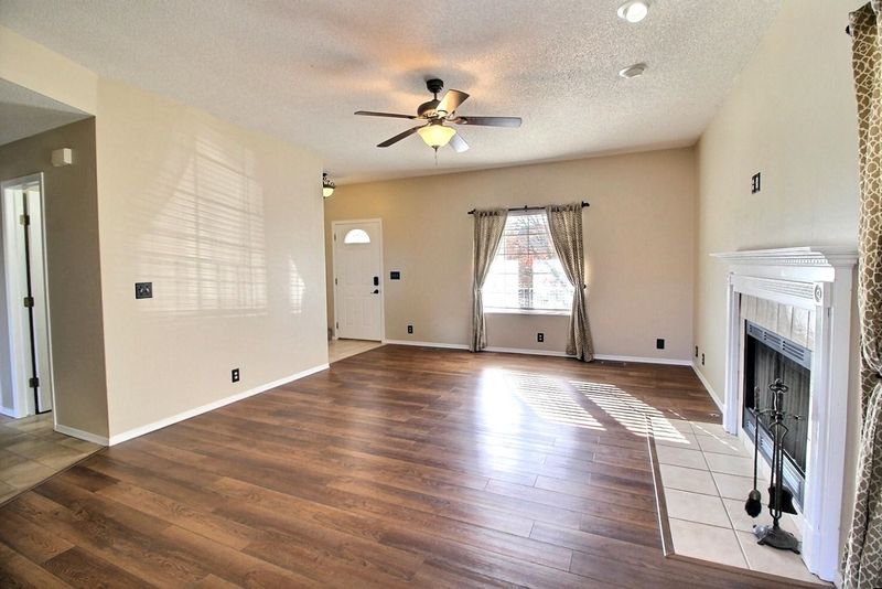 9402 E Marion St, Wichita, KS 67210