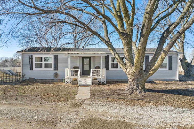 701 E Hoch, Moundridge, KS 67107