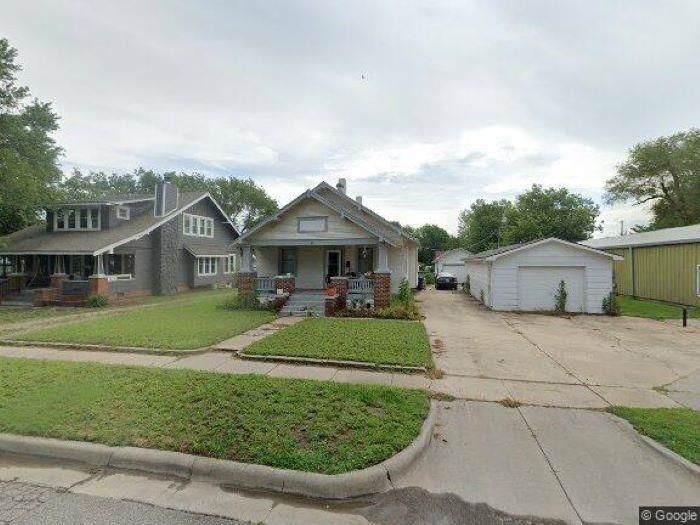 136 N Park Ave, Valley Center, KS 67147