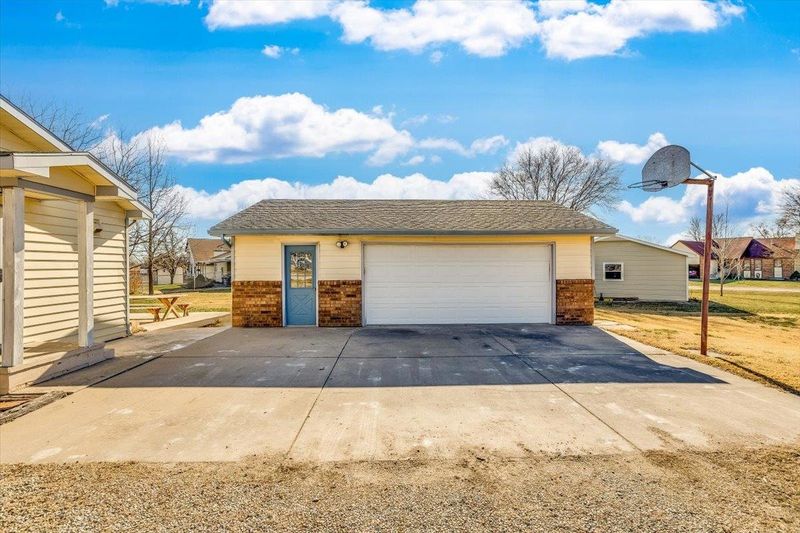 1011 E Williamsburg, Andover, KS 67002