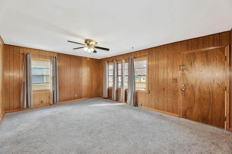 5935 E Bellaire St, Wichita, KS 67218