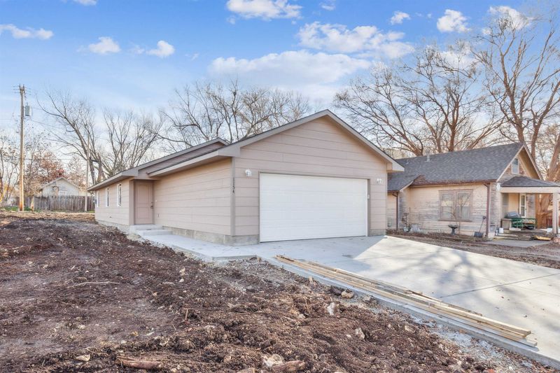 1154 N School St, Augusta, KS 67010
