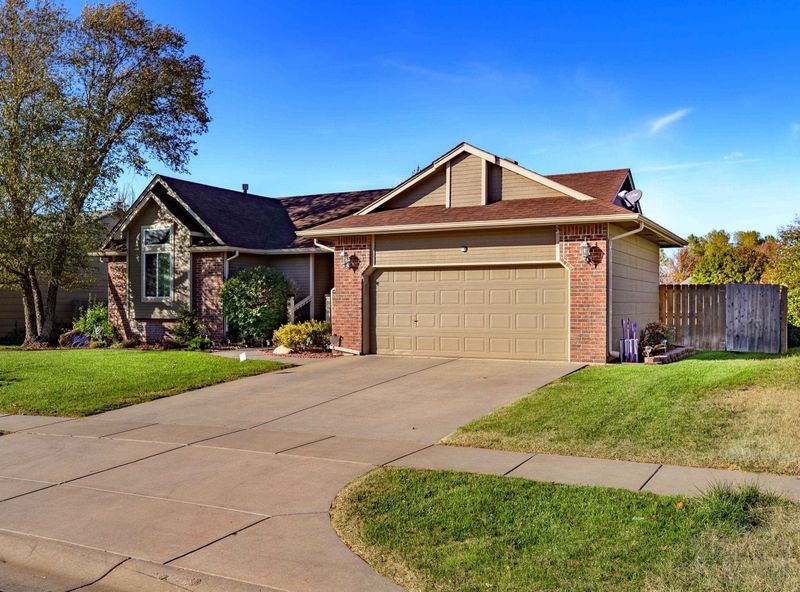1618 E Oxford Ct, Derby, KS 67037