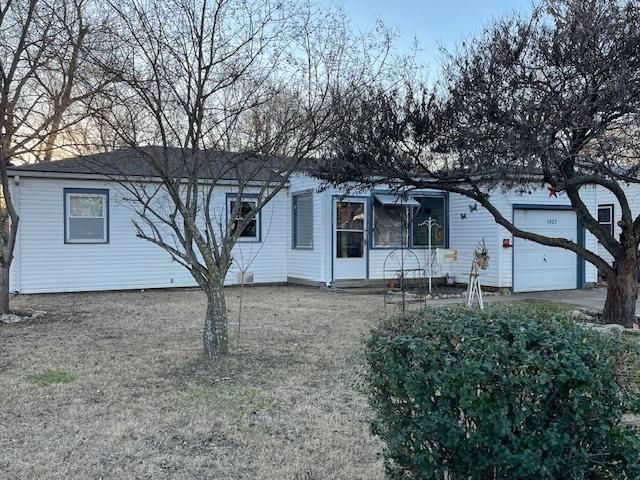 1327 E Ashford St, Park City, KS 67219