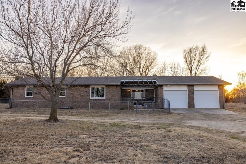 1501 N Clydesdale, Hutchinson, KS 67501