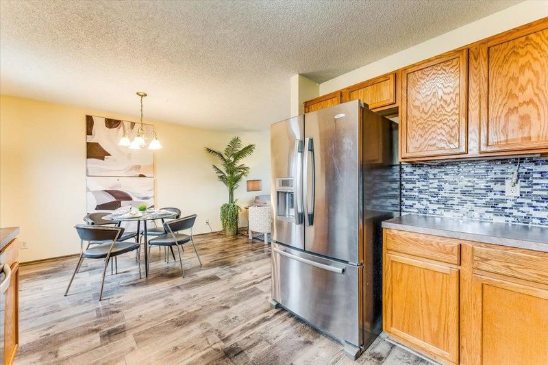 815 W Longview Ct, Valley Center, KS 67147