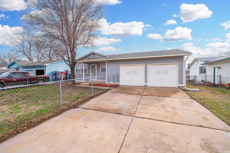 1921 E Idlewild Dr, Wichita, KS 67216