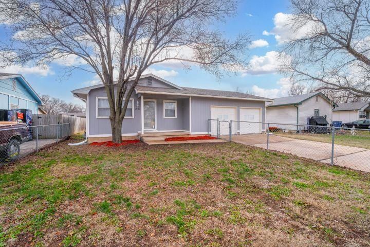 1921 E Idlewild Dr, Wichita, KS 67216
