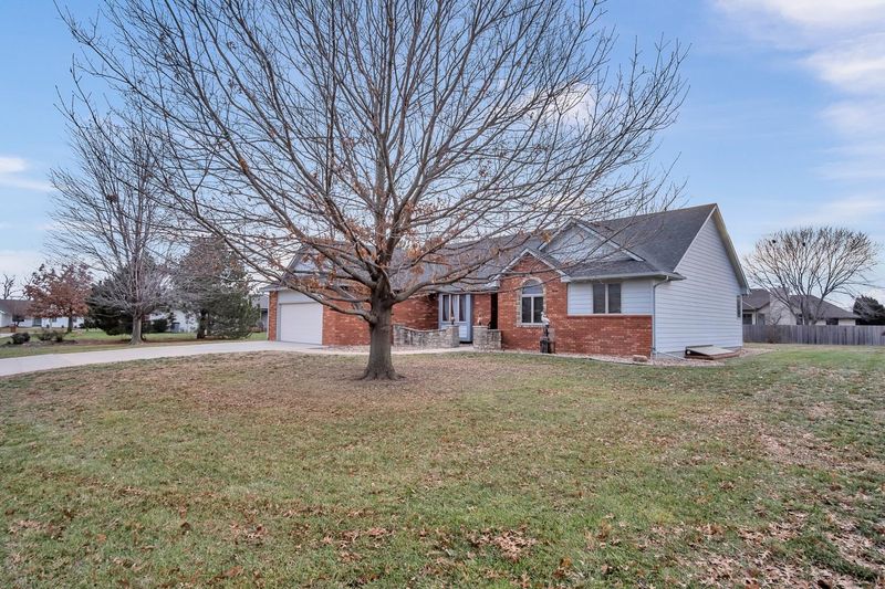708 N Quail Ct, Newton, KS 67114