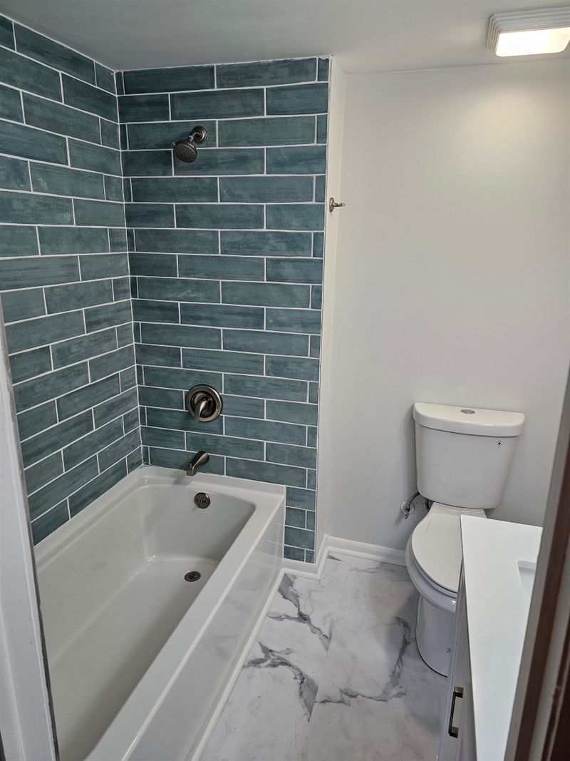 627 S Lakeview Dr, Derby, KS 67037