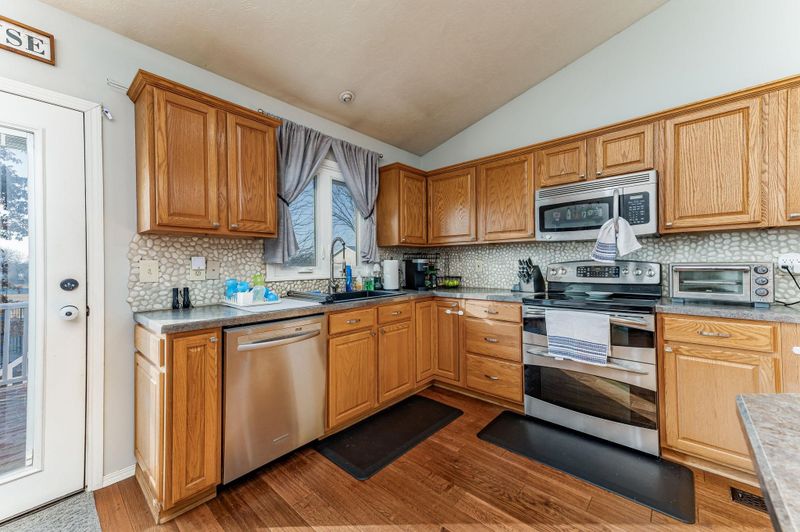 215 E Lockridge St, Mulvane, KS 67110