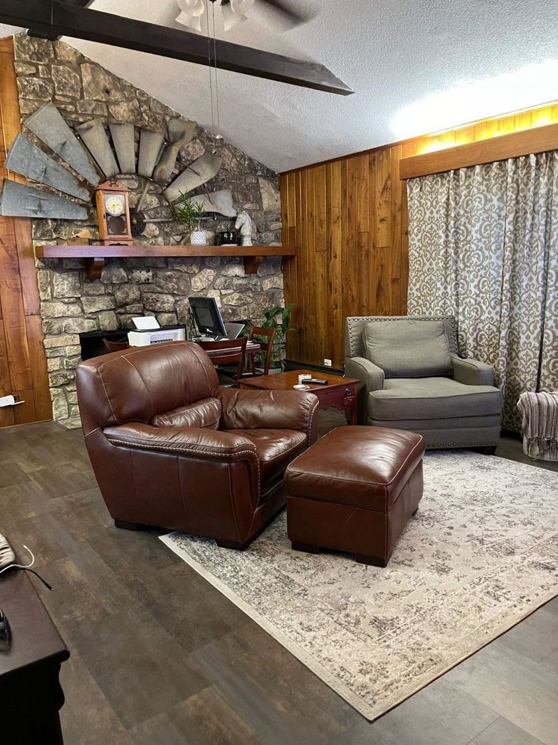 1422 Hackney St, Winfield, KS 67156