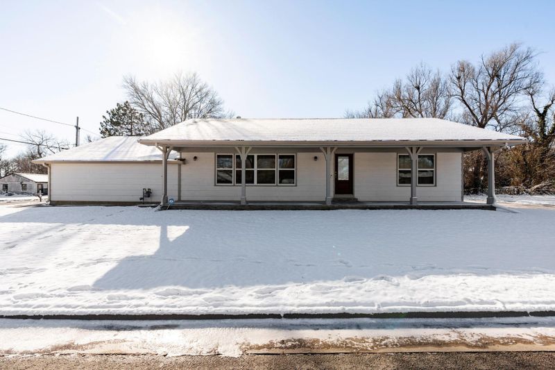 1031 N Main St, Andover, KS 67002