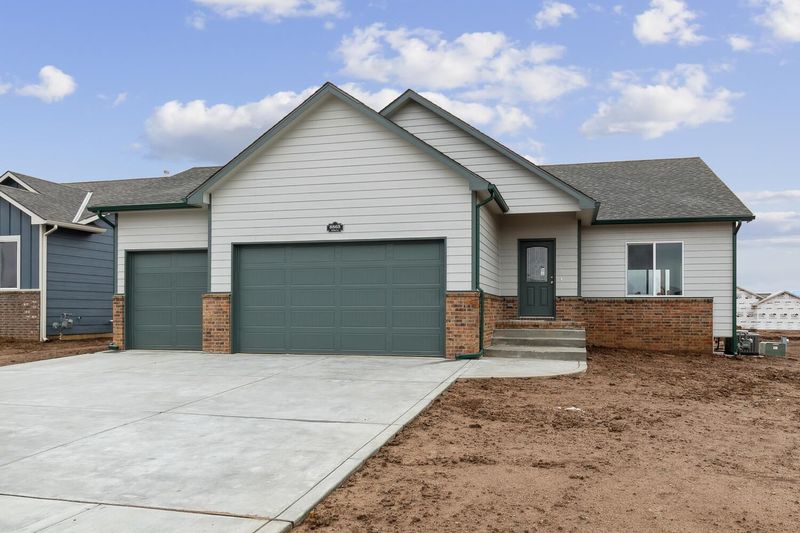 8865 N Hidden Ln, Park City, KS 67147