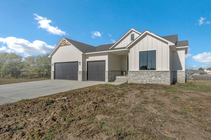 2728 E Burlington Cir, Park City, KS 67219