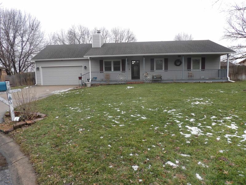 956 W Goff Ct, Valley Center, KS 67147