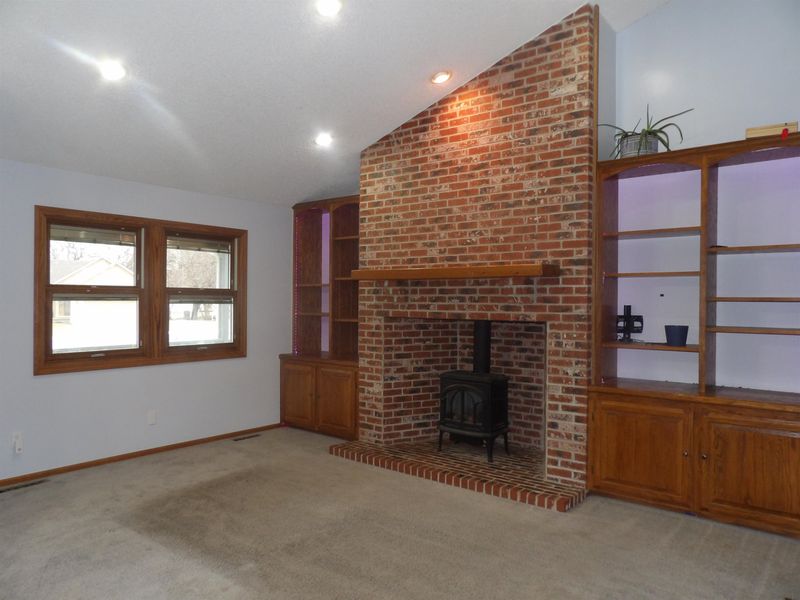 956 W Goff Ct, Valley Center, KS 67147