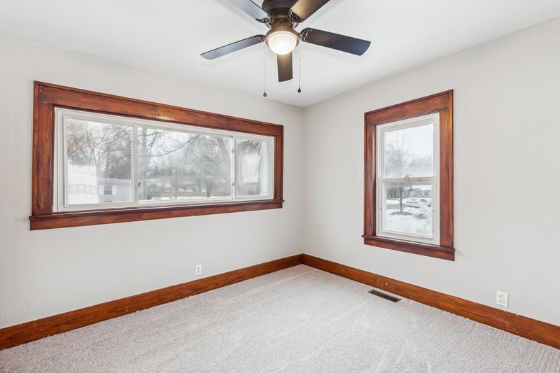 616 SE 5th St, Newton, KS 67114