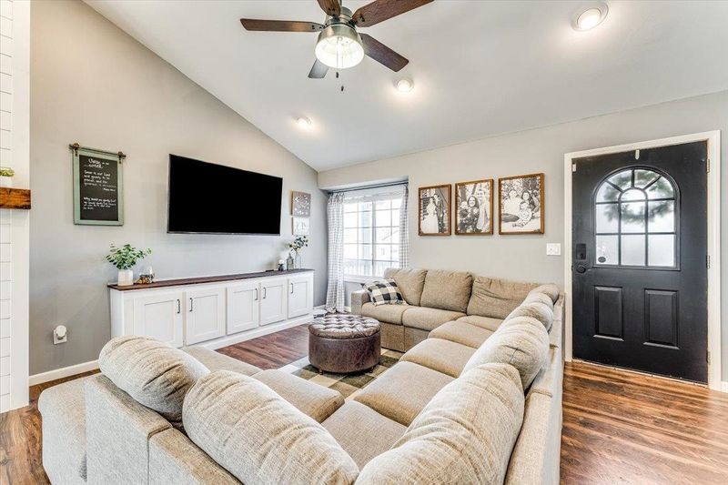 215 W Sandhill Rd, Derby, KS 67037