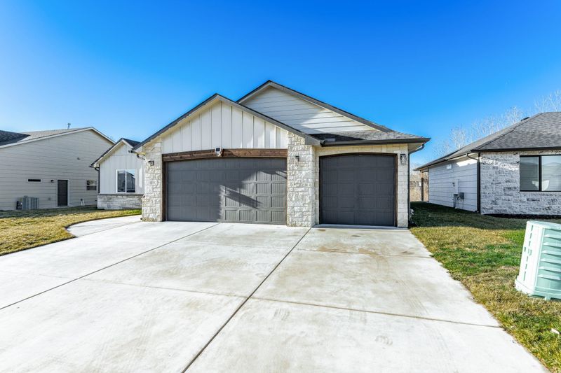 435 Sweetwater Rd, Maize, KS 67101