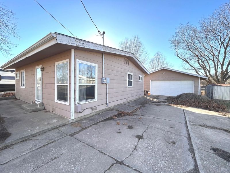 723 N 1st Ave, Mulvane, KS 67110