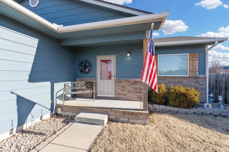 1126 N Longview Dr, Valley Center, KS 67147