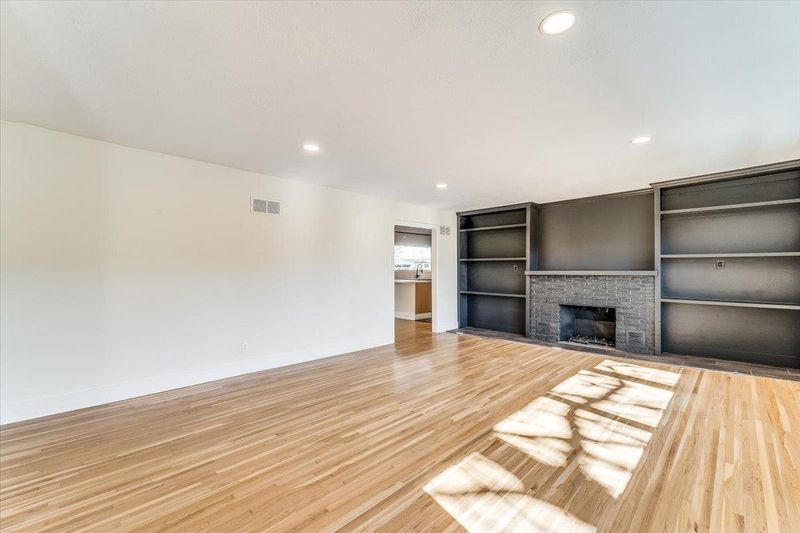 26 E Douglas Pkwy, Wichita, KS 67206