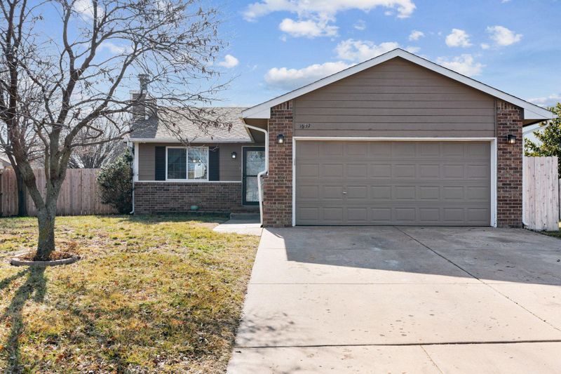 1657 E Springfield St, Goddard, KS 67052
