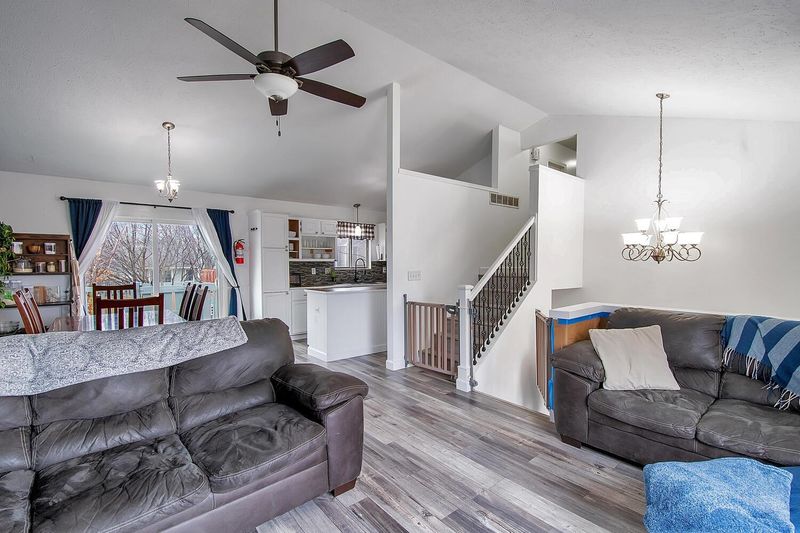 221 E Catalpa Ct, Derby, KS 67037