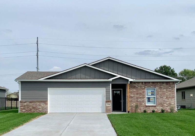 1708 Casey Dr, Newton, KS 67114