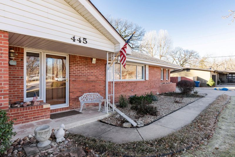 445 E Park Lane St, Derby, KS 67037