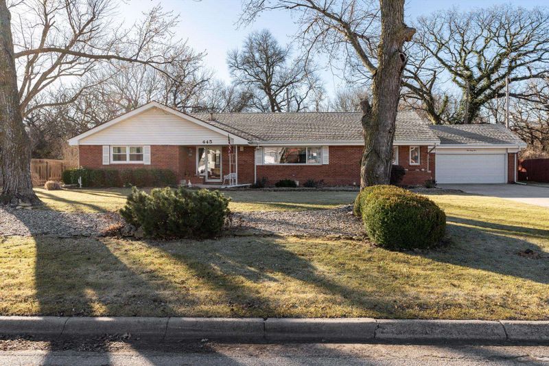 445 E Park Lane St, Derby, KS 67037