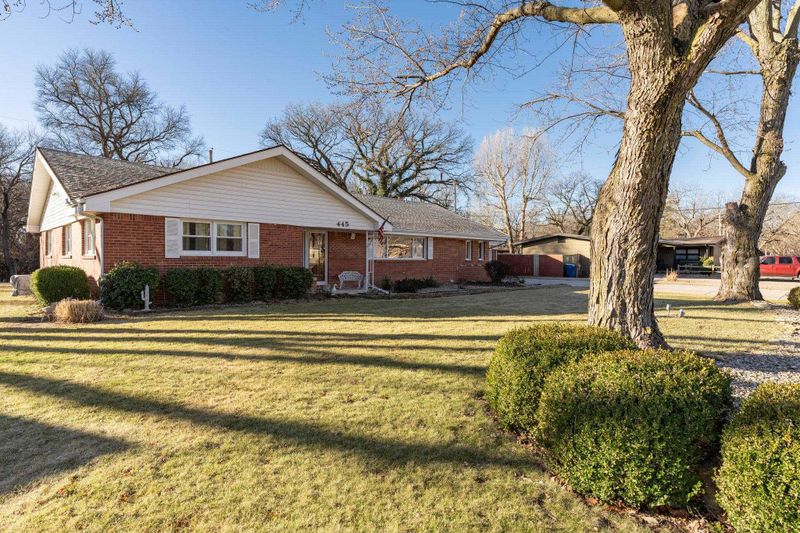 445 E Park Lane St, Derby, KS 67037