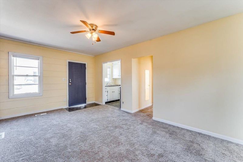 946 Harding St, Wichita, KS 67208