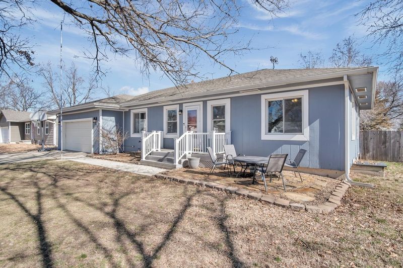 124 Columbus Ave, Newton, KS 67114
