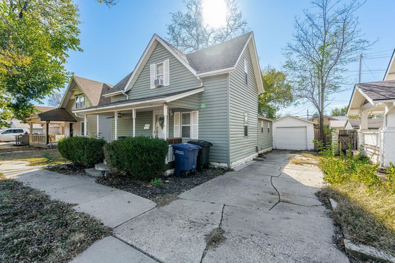 205 E Clark Ave, Augusta, KS 67010-1511