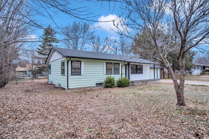 513 Northridge Rd, Newton, KS 67114