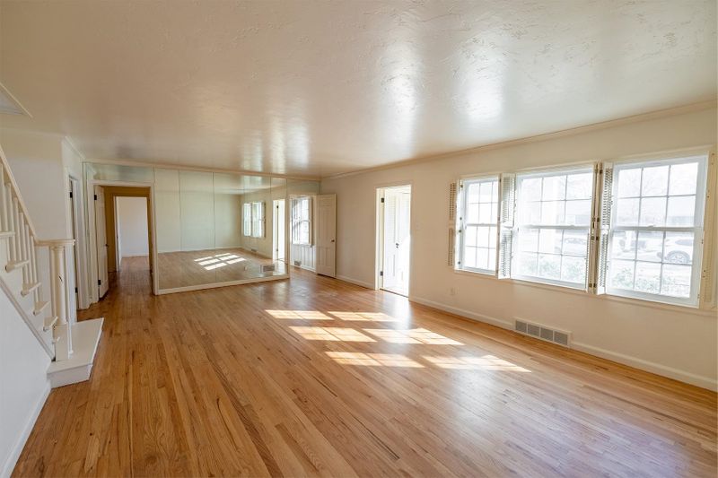 22 E Lynwood, Eastborough, KS 67207