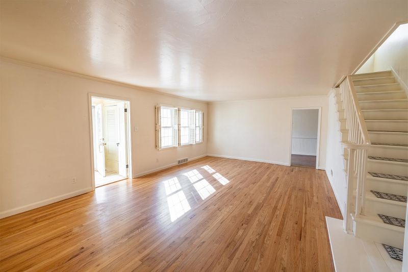 22 E Lynwood, Eastborough, KS 67207