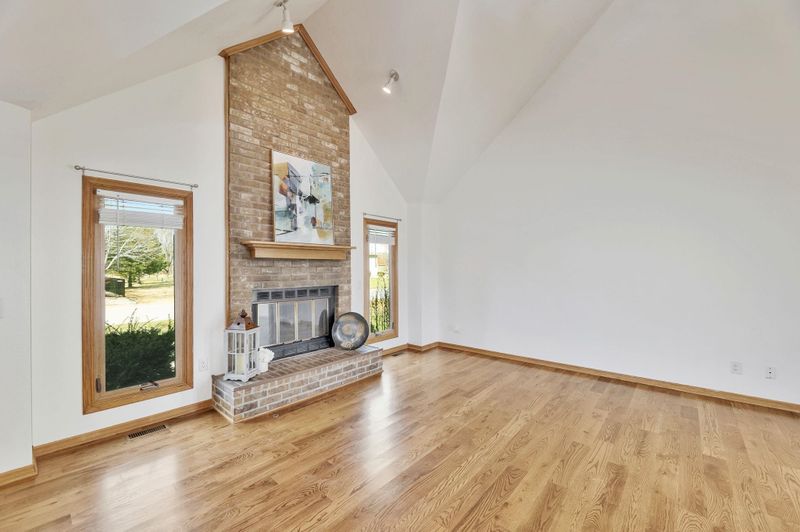 642 Glendevon Rd, Andover, KS 67002