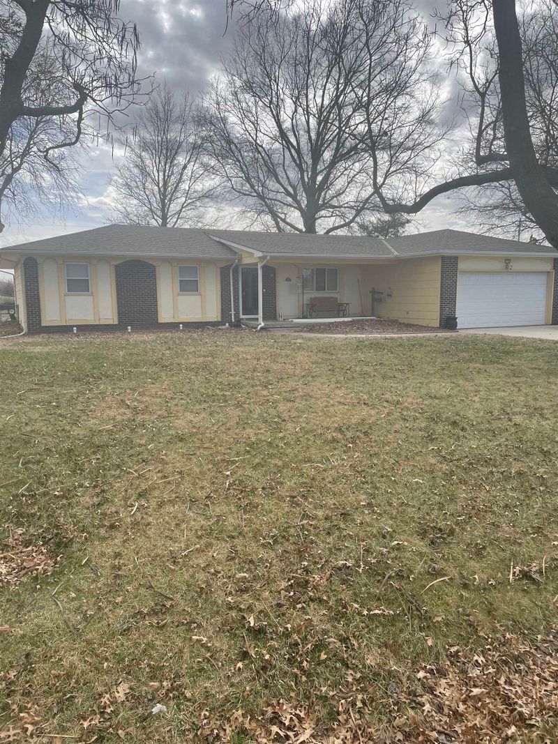 11223 E Osie St, Wichita, KS 67207