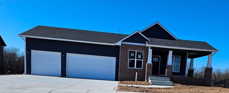 1517 N Emerald Valley Cir, Mulvane, KS 67110